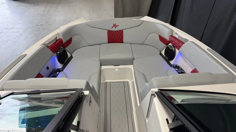 Slide: The Image of MasterCraft XT22 2026 - 91