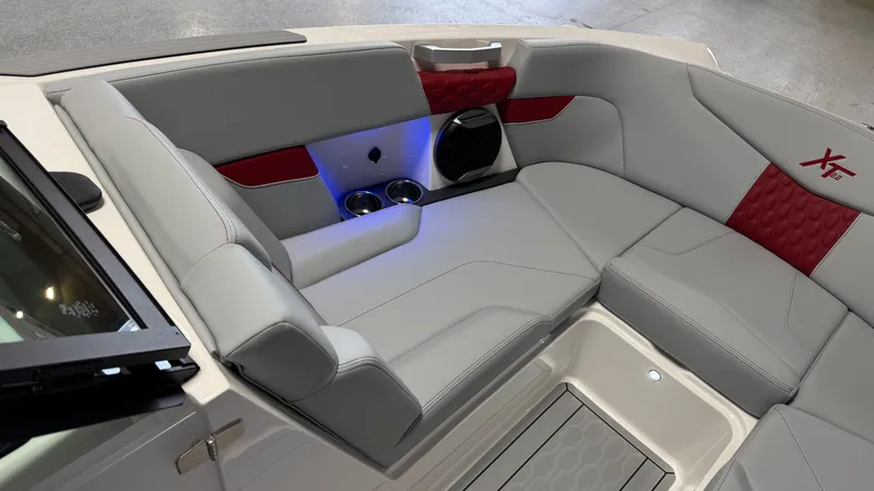 Slide: The Image of MasterCraft XT22 2026 - 92