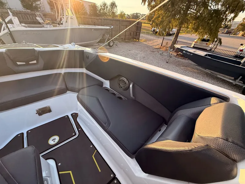 Slide: The Image of Scarab 285 LX Wake 2026 - 17