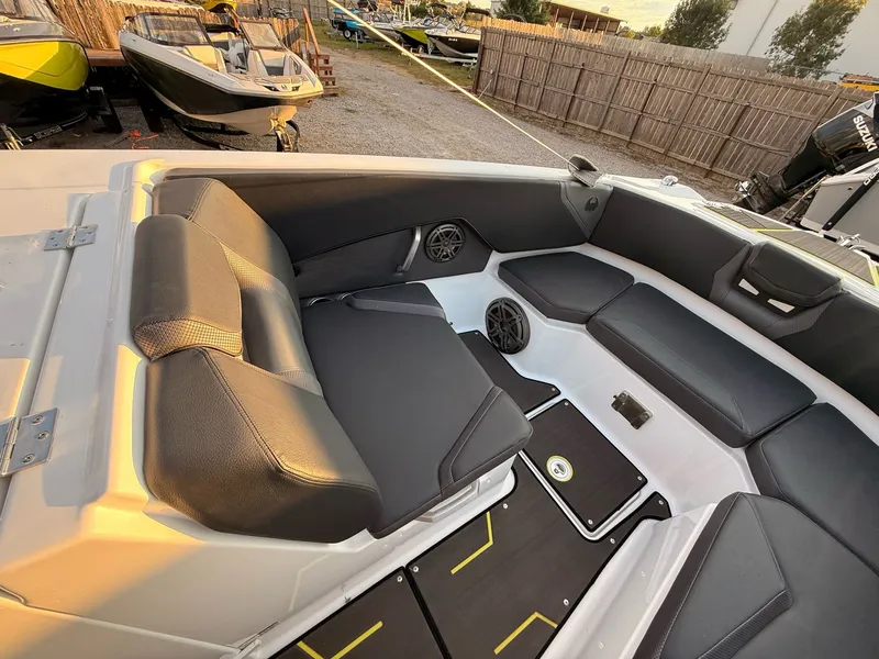 Slide: The Image of Scarab 285 LX Wake 2026 - 18