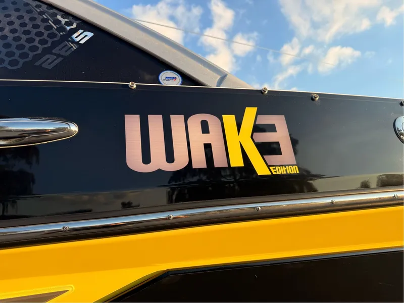 Slide: The Image of Scarab 285 LX Wake 2026 - 24