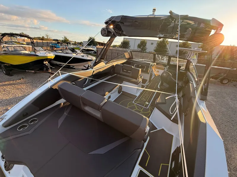 Slide: The Image of Scarab 285 LX Wake 2026 - 9