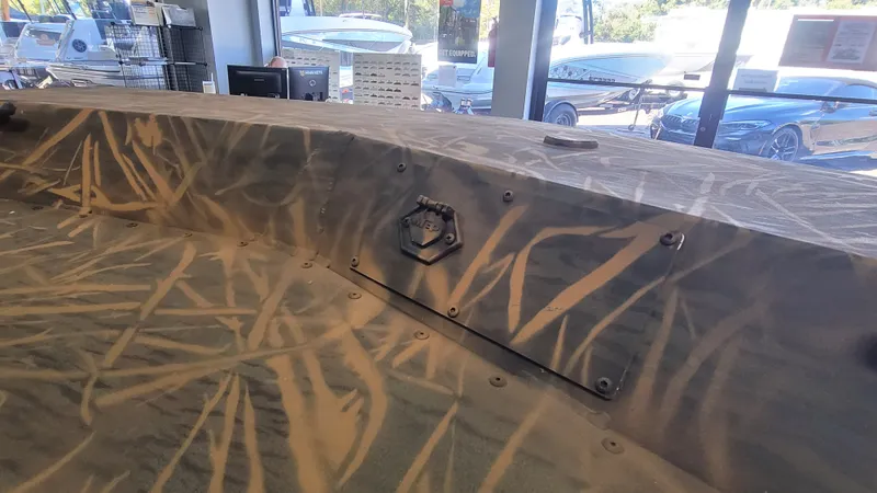 Slide: The Image of G3 Gator Tough 17 CC 2026 - 17