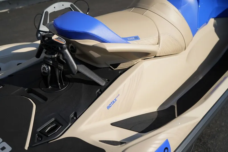 Slide: The Image of Sea-Doo Wake Pro 230 2026 - 15