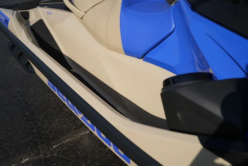 Slide: The Image of Sea-Doo Wake Pro 230 2026 - 9