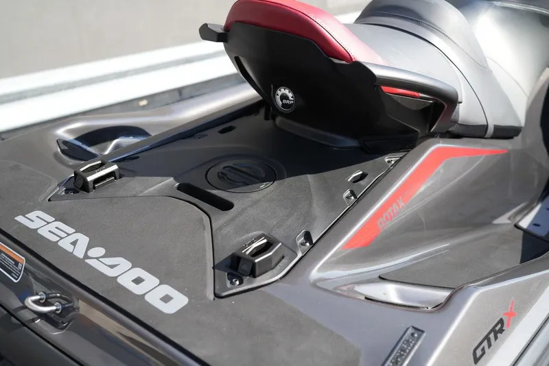 Slide: The Image of Sea-Doo GTR-X 300 2026 - 11