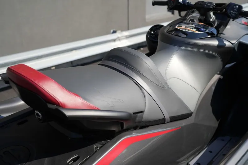 Slide: The Image of Sea-Doo GTR-X 300 2026 - 12