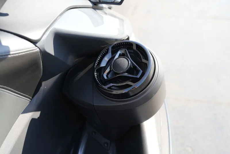 Slide: The Image of Sea-Doo GTR-X 300 2026 - 24