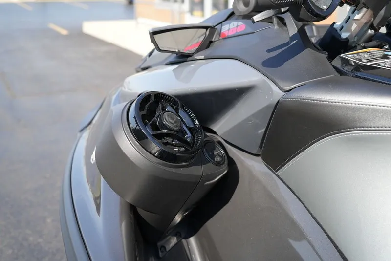 Slide: The Image of Sea-Doo GTR-X 300 2026 - 38