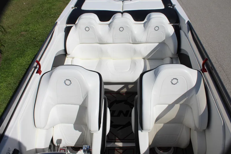 Slide: The Image of 2007 Fountain 42 Lightning boat interior with white leather seats. - 23