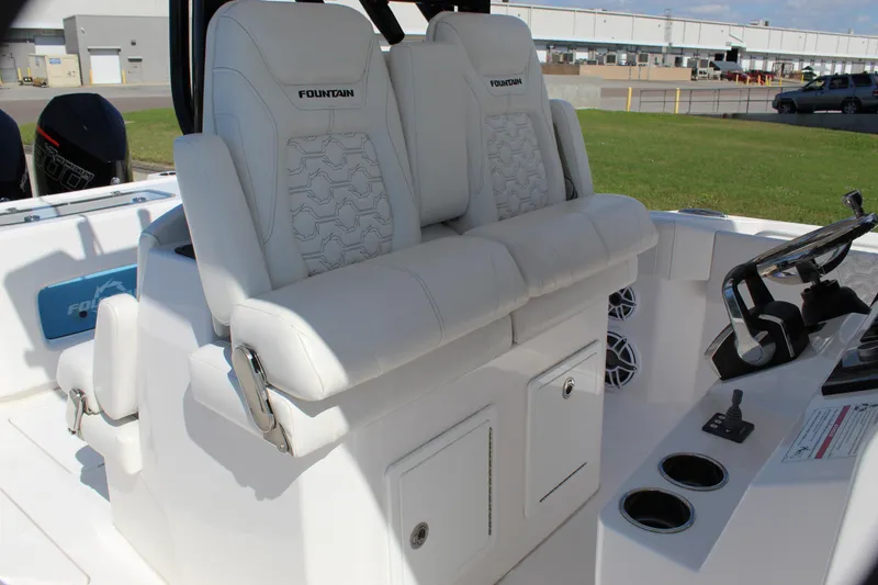 Slide: The Image of Fountain 32 NX 2024 - 58