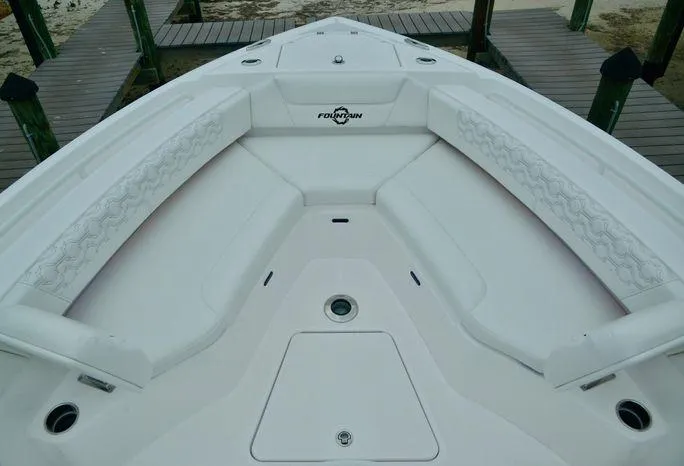 Slide: The Image of Fountain 32 NX 2024 - 63