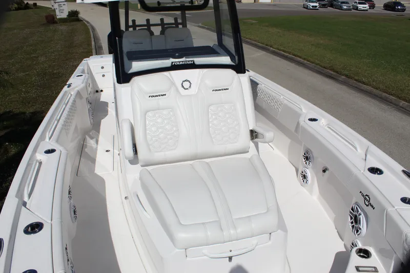 Slide: The Image of Fountain 32 NX 2024 - 64