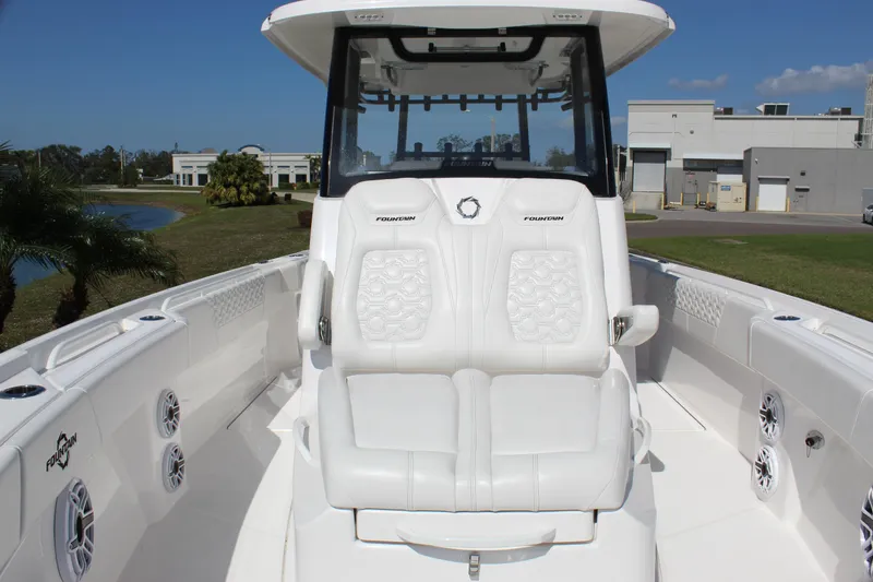 Slide: The Image of Fountain 32 NX 2024 - 65