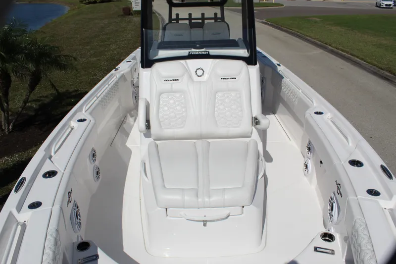 Slide: The Image of Fountain 32 NX 2024 - 66