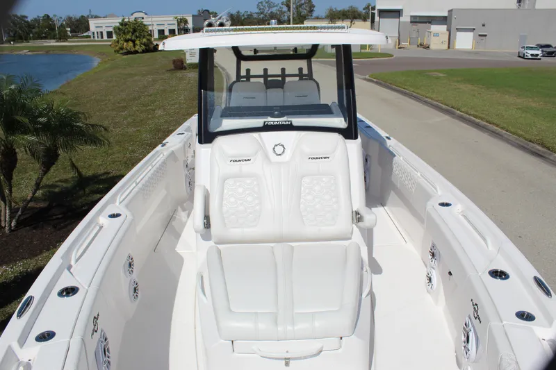 Slide: The Image of Fountain 32 NX 2024 - 68