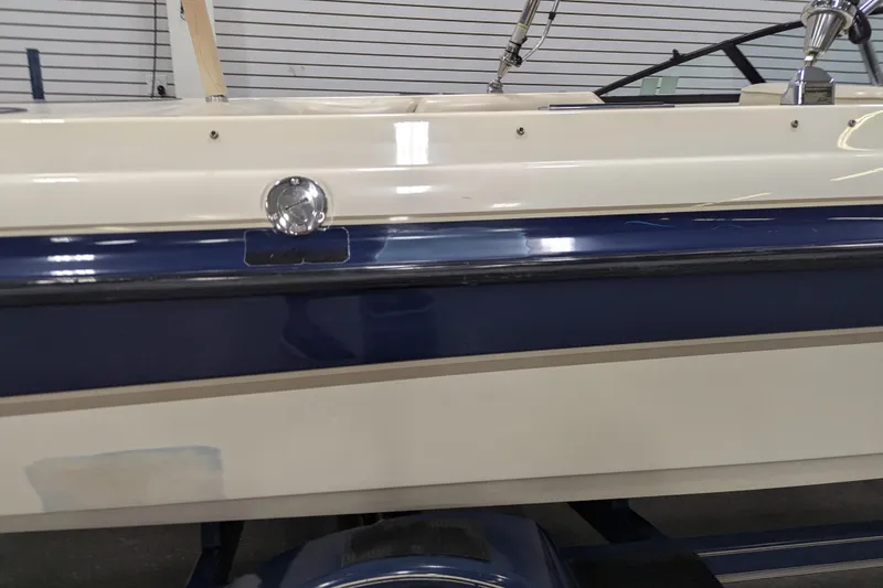 Slide: The Image of 1998 Malibu Sunsetter VLX boat side view with blue and white detailing. - 4