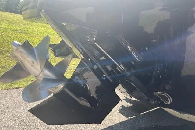 Slide: The Image of 2017 Chaparral 277 SSX boat propeller and drive system in sunlight. - 9