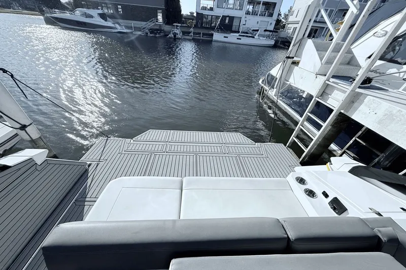 Slide: The Image of Cruisers 38 GLS 2020 - 15