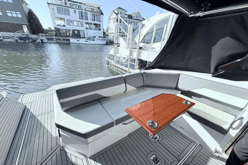 Slide: The Image of Cruisers Yachts 38 GLS 2020 - 14
