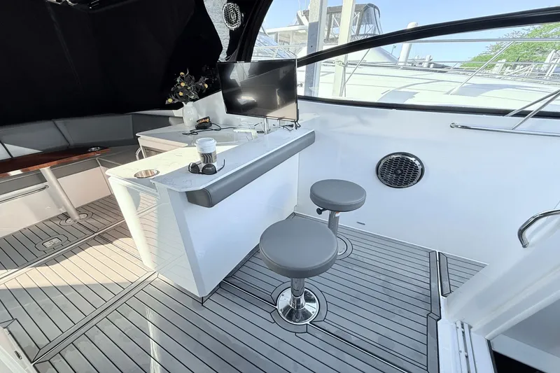 Slide: The Image of Cruisers Yachts 38 GLS 2020 - 16