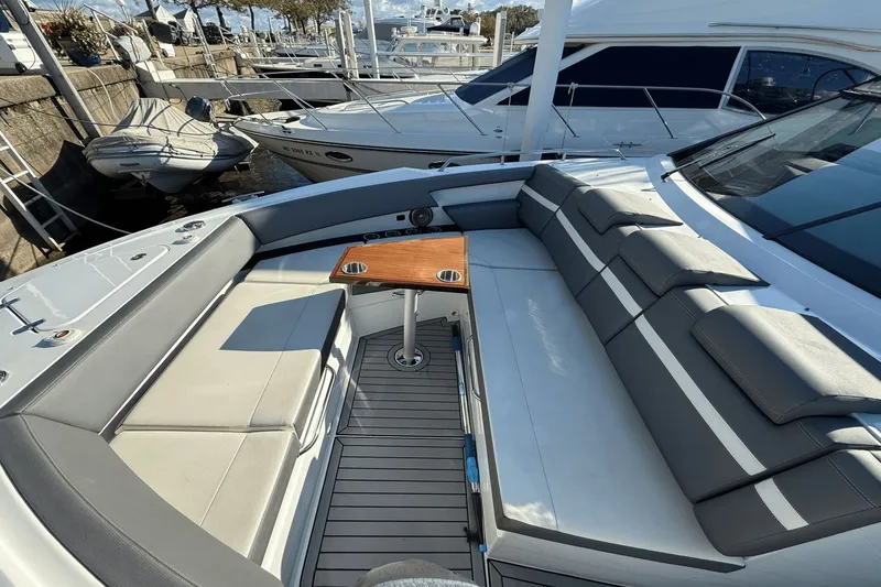 Slide: The Image of Cruisers Yachts 38 GLS 2020 - 8