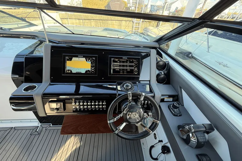Slide: The Image of Cruisers Yachts 38 GLS 2020 - 9