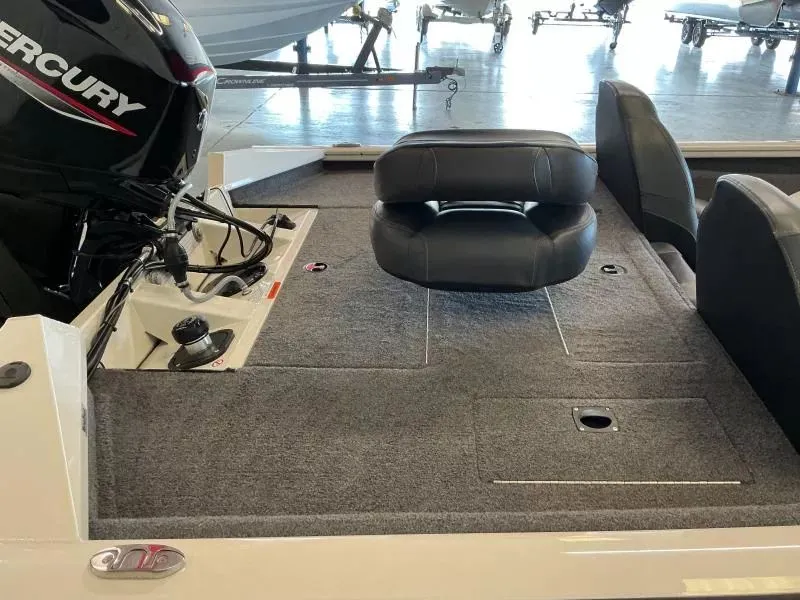 Slide: The Image of Tracker Pro Team 175 2023 - 14