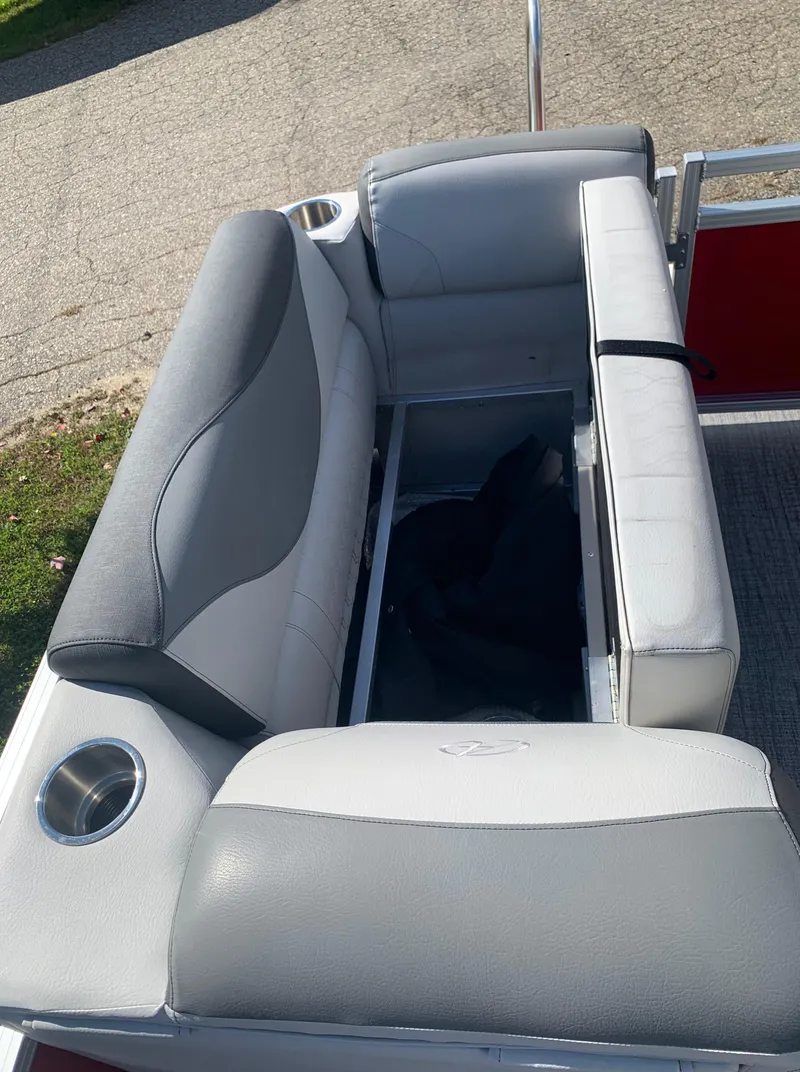 Slide: The Image of Avalon Venture Cruise 17' 2023 - 12