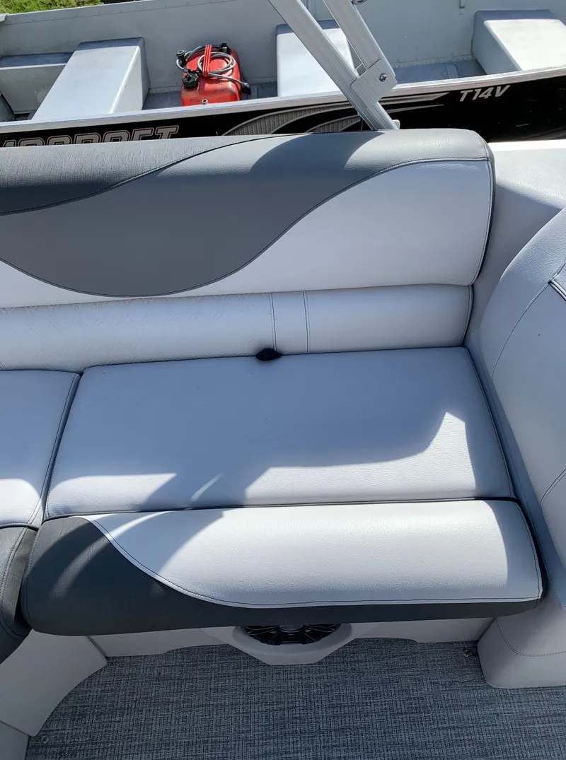 Slide: The Image of Avalon Venture Cruise 17' 2023 - 13