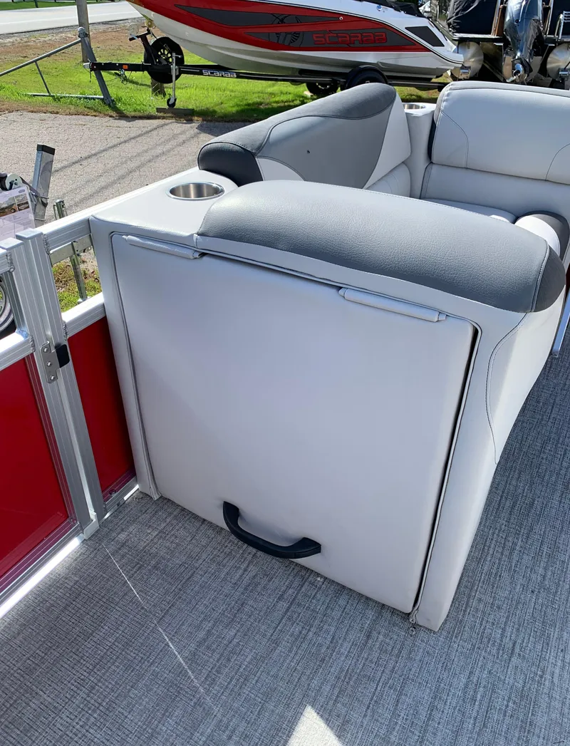 Slide: The Image of Avalon Venture Cruise 17' 2023 - 14