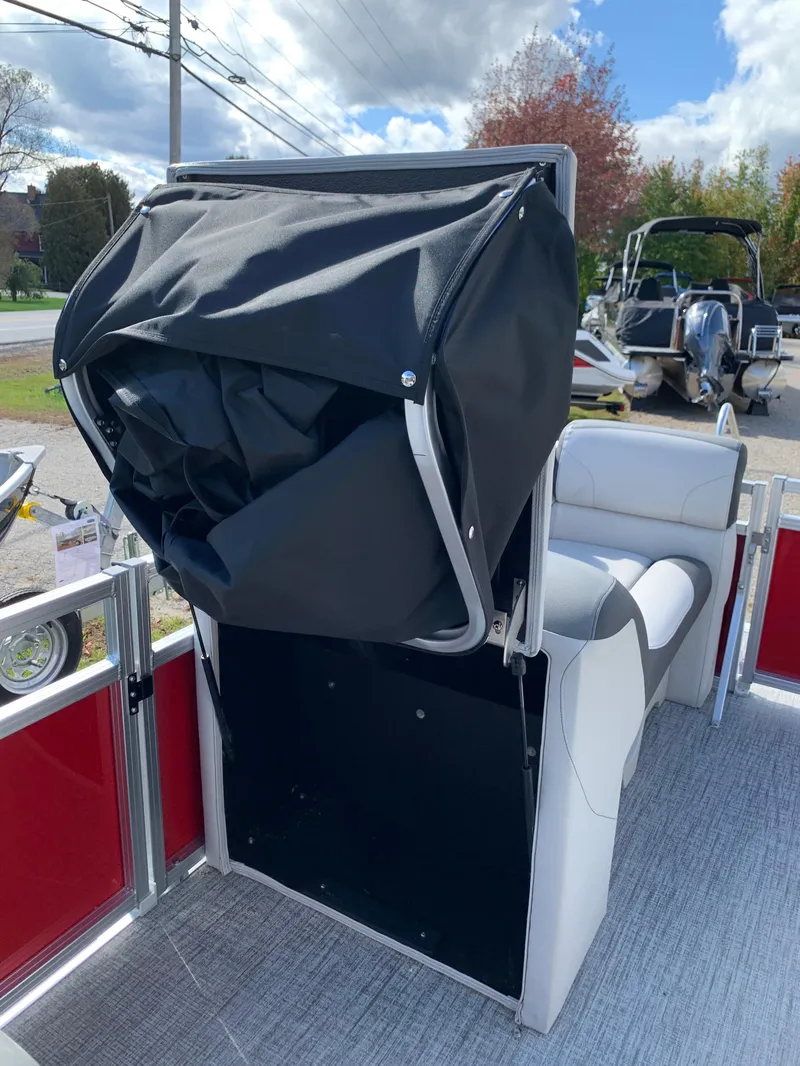 Slide: The Image of Avalon Venture Cruise 17' 2023 - 15