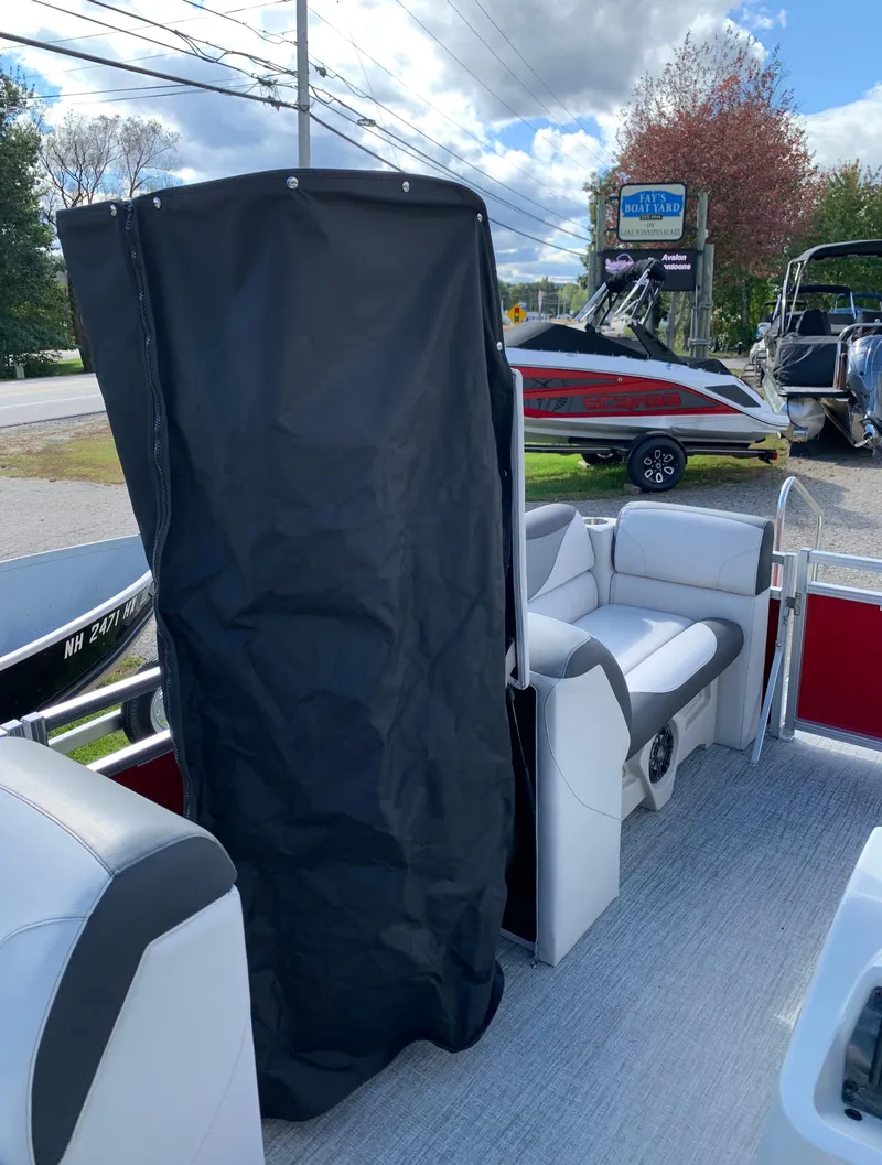 Slide: The Image of Avalon Venture Cruise 17' 2023 - 16