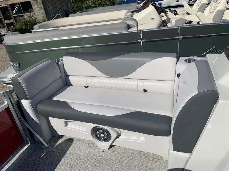 Slide: The Image of Avalon Venture Cruise 17' 2023 - 17