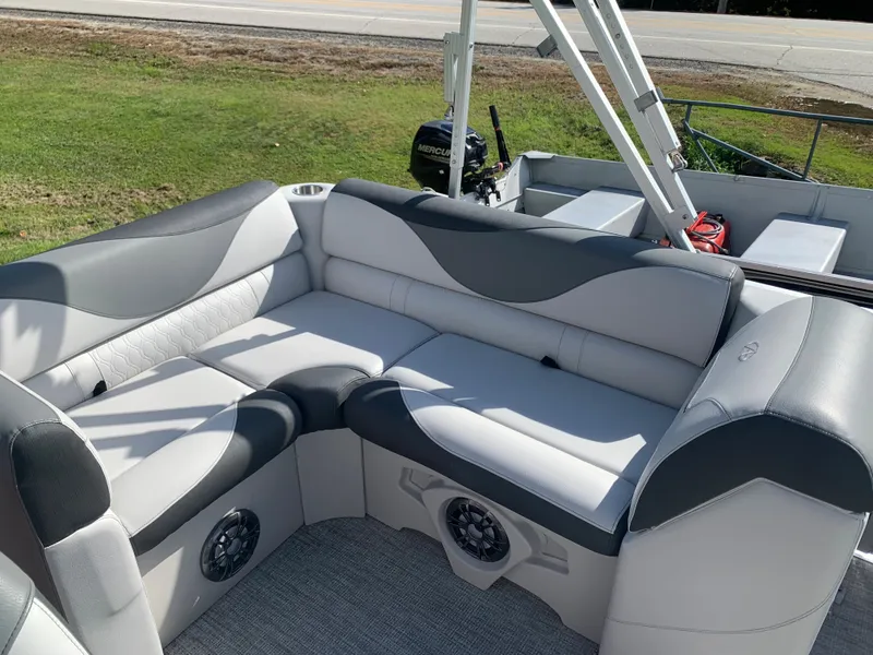 Slide: The Image of Avalon Venture Cruise 17' 2023 - 25