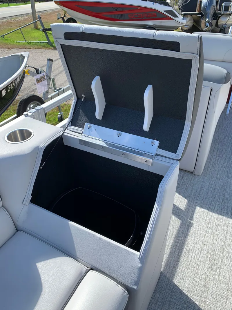 Slide: The Image of Avalon Venture Cruise 17' 2023 - 27