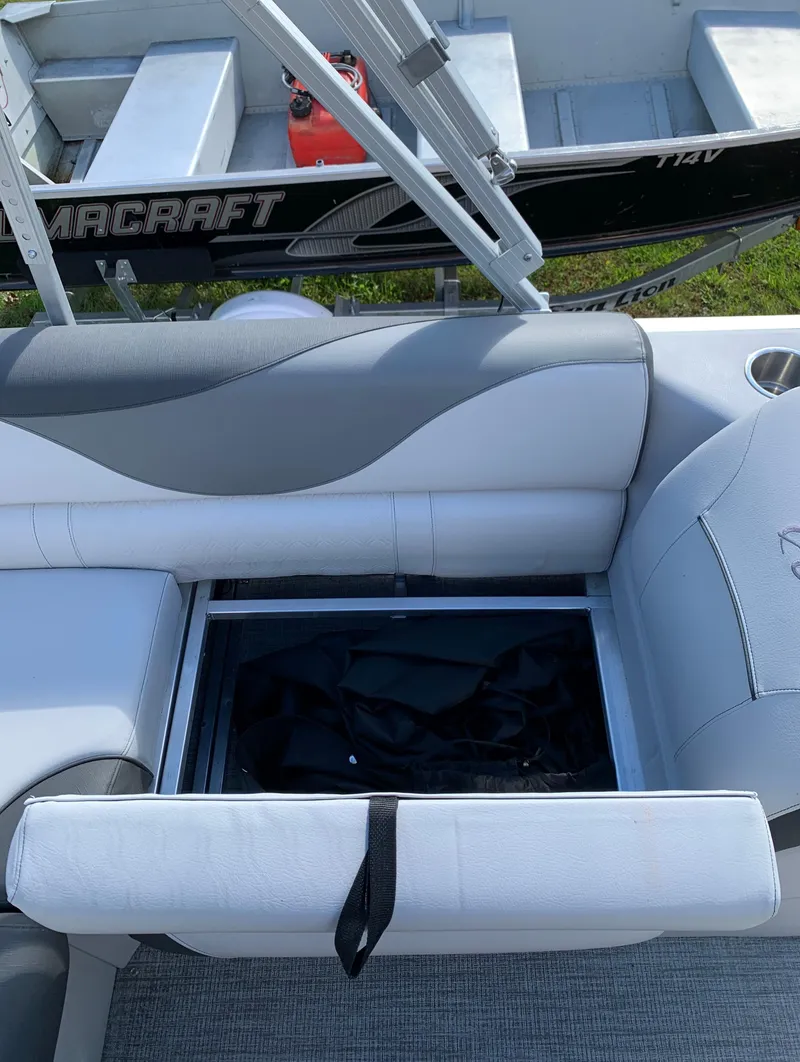 Slide: The Image of Avalon Venture Cruise 17' 2023 - 28