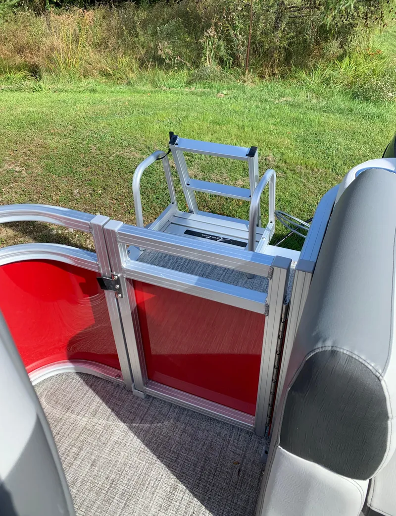 Slide: The Image of Avalon Venture Cruise 17' 2023 - 31