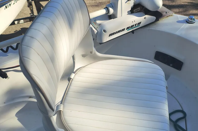 Slide: The Image of 2002 Boston Whaler 180 Dauntless boat seat with Minn Kota trolling motor. - 16