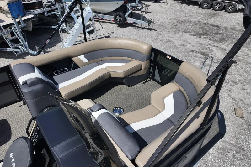 Slide: The Image of Luxurious seating on 2026 Viaggio Diamante D22S pontoon boat, featuring modern design and comfort. - 12