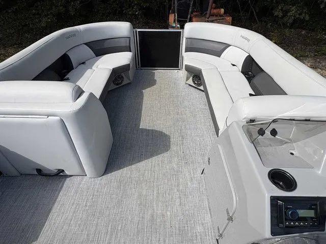 Slide: The Image of Harris Cruiser 230 2022 - 12