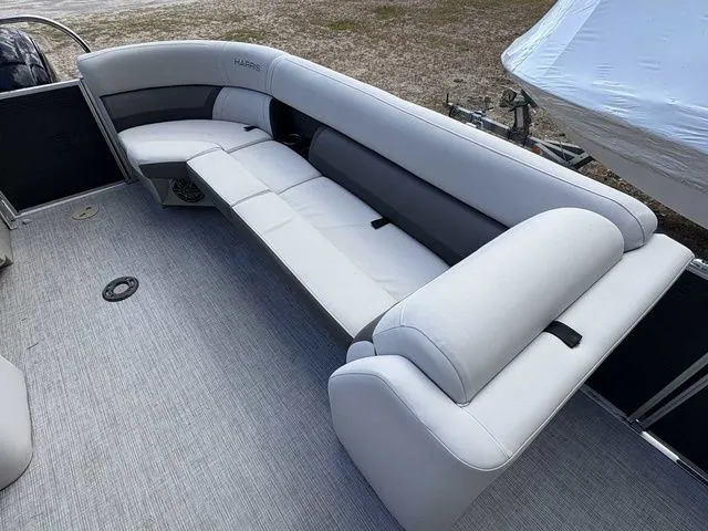 Slide: The Image of Harris Cruiser 230 2022 - 6