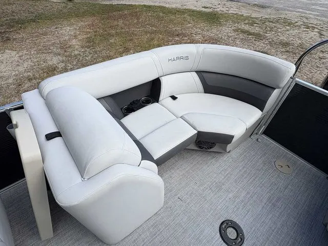 Slide: The Image of Harris Cruiser 230 2022 - 7