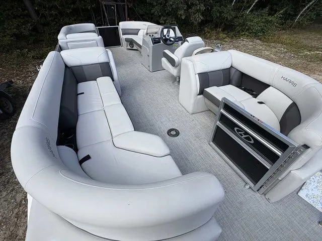 Slide: The Image of Harris Cruiser 230 2022 - 9