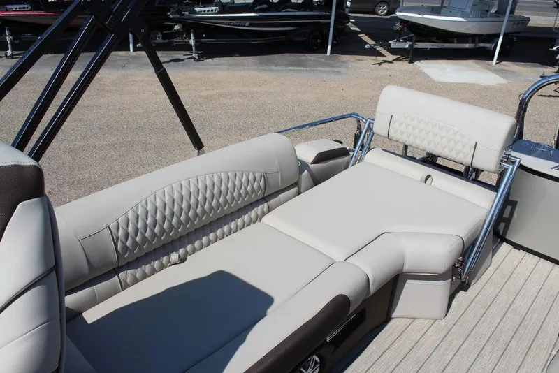 Slide: The Image of 2026 Avalon Catalina Quad Lounger Shift 25 FT with luxurious seating and modern design. - 17