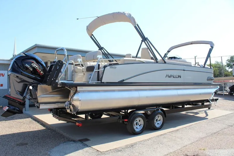 Slide: The Image of 2026 Avalon Catalina Quad Lounger Shift 25 FT pontoon boat on trailer. - 7