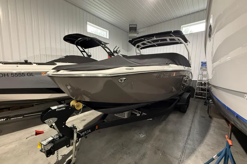 Slide: The Image of 2023 Yamaha Boats 252SD in storage, covered and on trailer, indoor facility. - 10