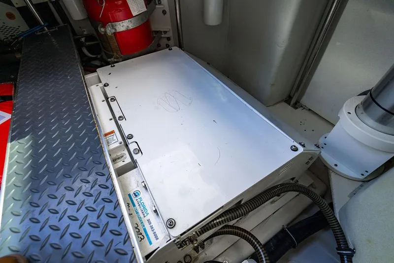 Slide: The Image of Engine compartment of 2019 Formula 430 All Sport Crossover with fire extinguisher and metal flooring. - 29