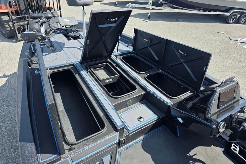 Slide: The Image of 2026 Xpress X21 Pro boat with open storage compartments and advanced equipment. - 10