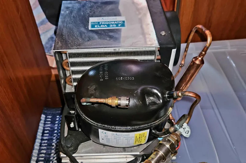 Slide: The Image of Frigomatic Elba 35 F compressor unit in Jeanneau Sun Odyssey 37, 2002 model. - 24